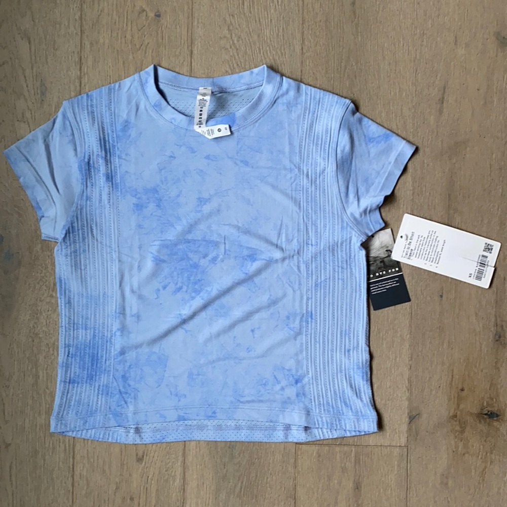 NWT Train to Be Short Sleeve BLEN/CWWB (Blue linen tie dye) size xs lululemon